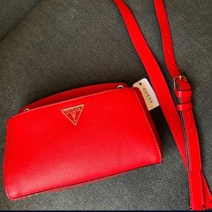 Selling this brand new GUESS handbag that has a removable strap pockets.